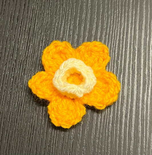 Crochet daffodil